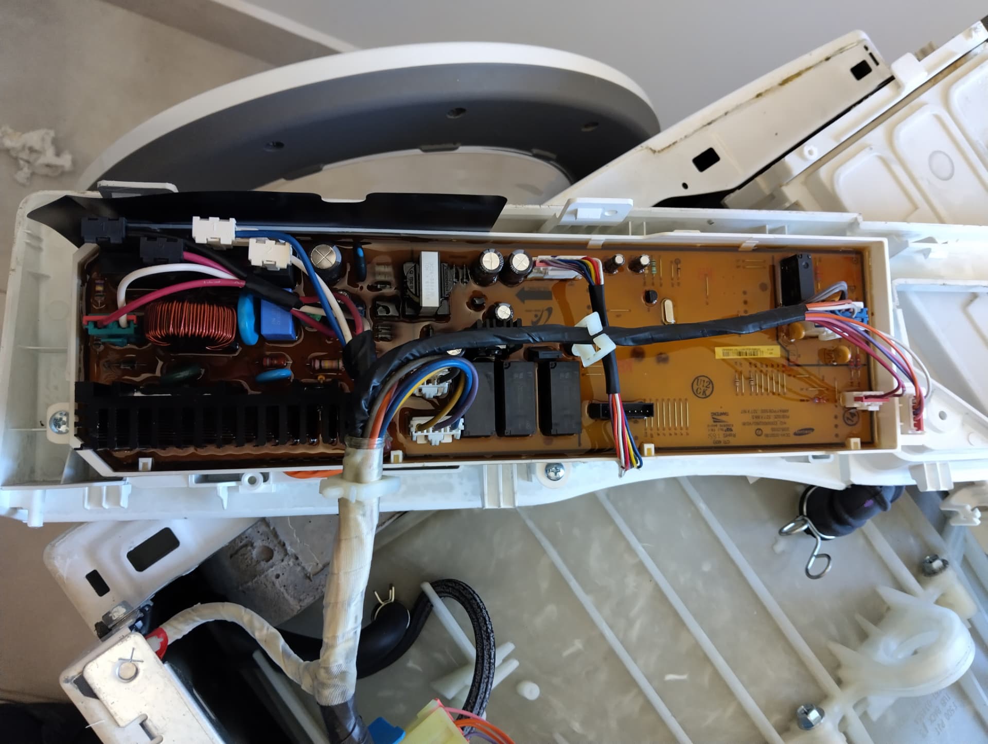 Naprawa modułu elektronicznego pralki